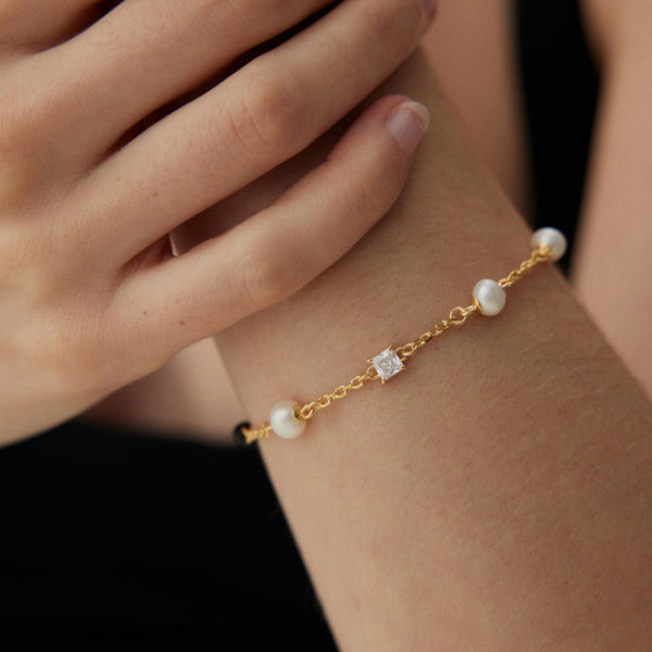 Moonlit Contrast: Pearl, Onyx & Zircon Bracelet