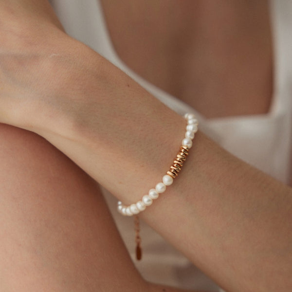 Dawn Beam Pearl & Gold Bead Bracelet