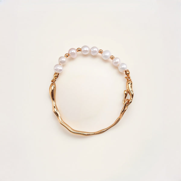 Fluid Pearl Bracelet