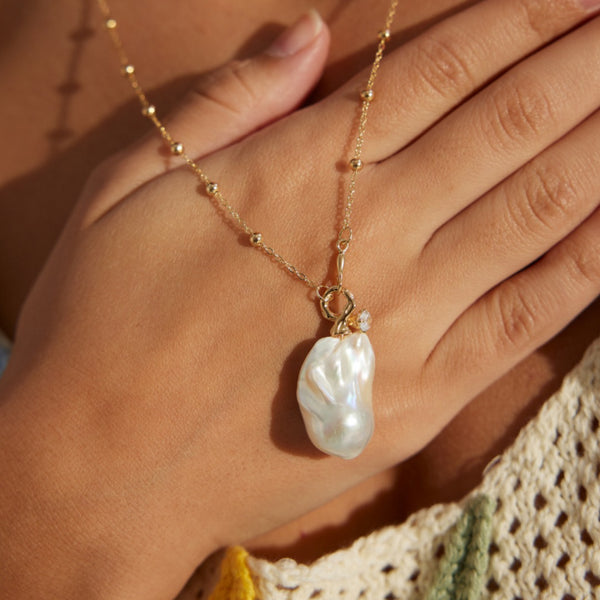 Minimal Pearl Zircon Pendant Necklace