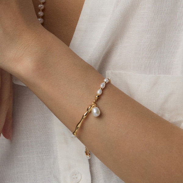 Elegant Freshwater Pearl Bracelet
