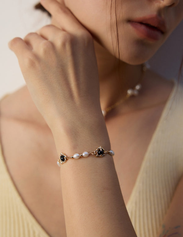 Gilded Onyx Pearl Bracelet